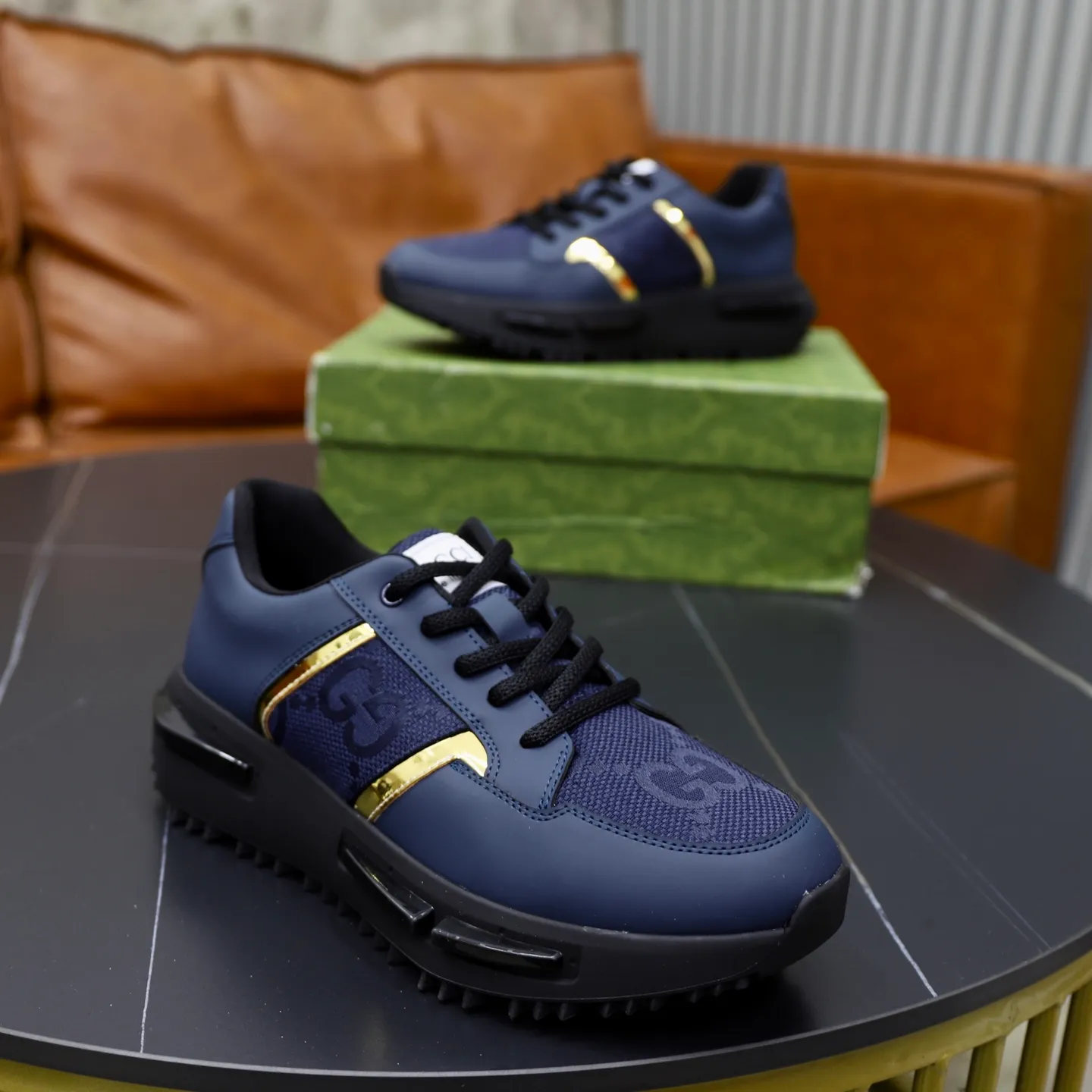 Ex-factory price: 462💰🙅‍♂️🙅‍♂️🙅‍♂️ Brand: GUCCI Standard code: 38-44 (45 customized) Grade: Same as the official website Material: Original material splicing Comfortable and breathable lining Lightweight and wear-resistant sports outsole Style category: Men's fashionable casual shoes Running sneakers Distinguished luxury brand elements Top luxury Color: actual picture color